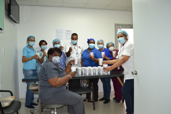 Dirección del Centro de Gastroenterología realiza degustación de Habichuelas con Dulce