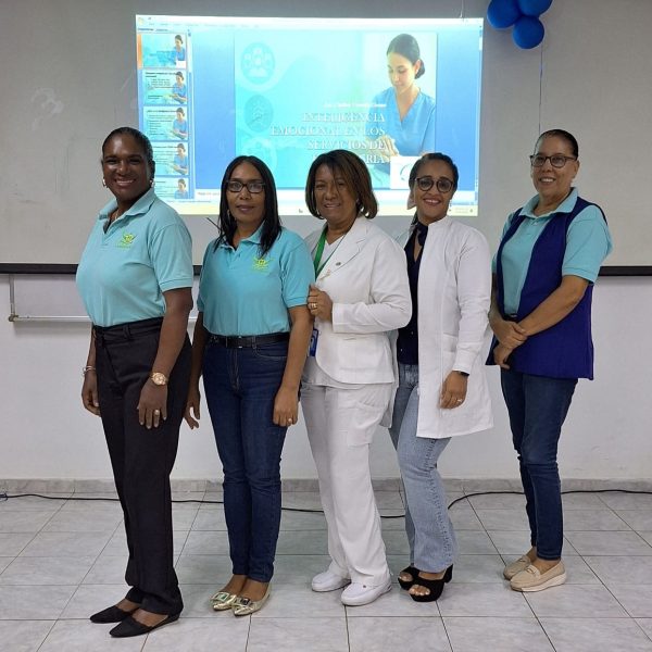 El Departamento de Enfermería del Centro de Gastroenterología de la Ciudad Sanitaria Dr. Luis E. Aybar y COOPROENF Imparten Charla sobre «Inteligencia Emocional en los Servicios de Enfermería»