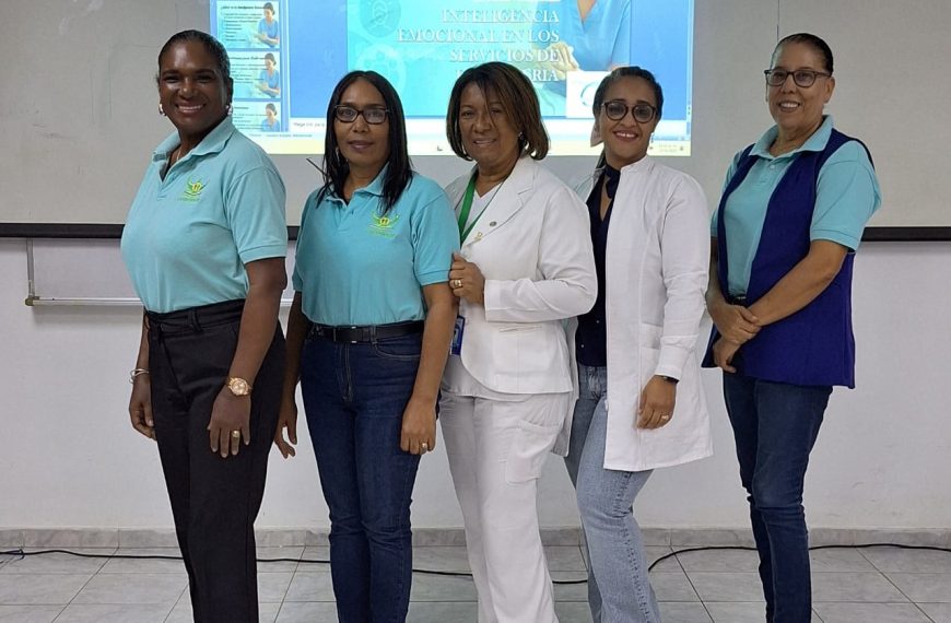 El Departamento de Enfermería del Centro de Gastroenterología de la Ciudad Sanitaria Dr. Luis E. Aybar y COOPROENF Imparten Charla sobre «Inteligencia Emocional en los Servicios de Enfermería»