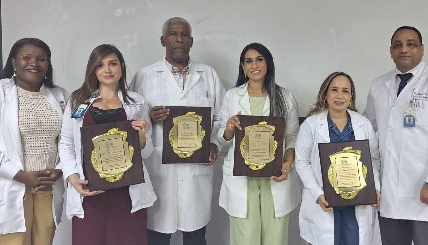 Centro de Gastroenterología rinde homenaje a sus médicos en el Día Nacional del Médico