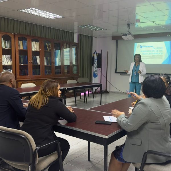 Centro de Gastroenterología realiza taller de «Humanización de los Servicios Brindados» a su personal