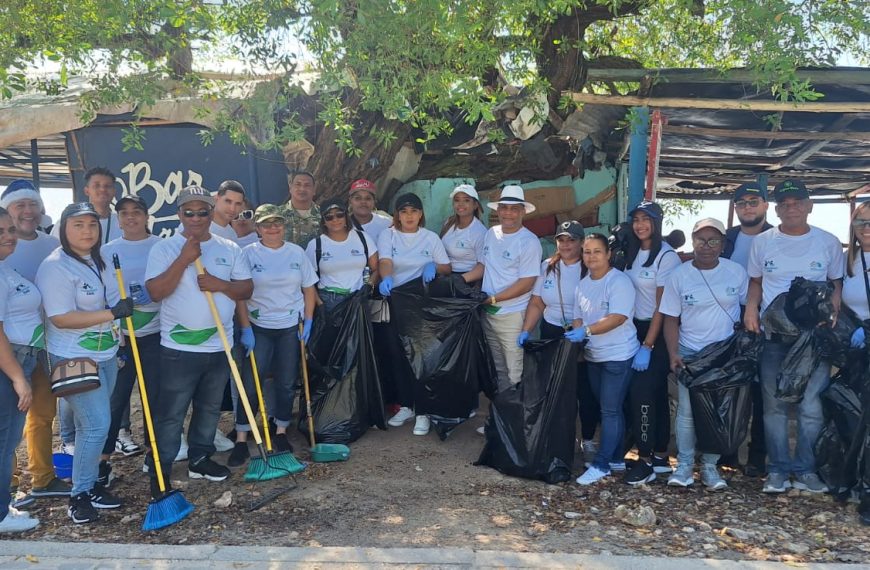 &nbsp;Centro de Gastroenterolog&iacute;a Realiza su 3ra Jornada de Limpieza de Costas en Playa de Andr&eacute;s, Boca Chica