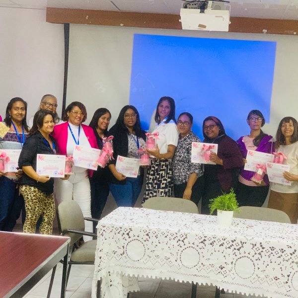 Centro de Gastroenterolog&iacute;a celebra el D&iacute;a de la Secretaria con emotiva actividad