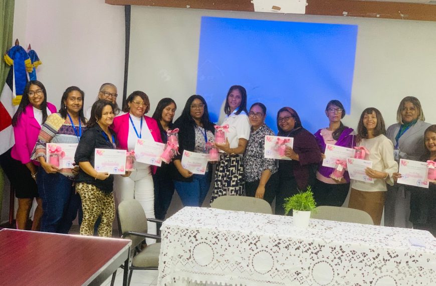 Centro de Gastroenterolog&iacute;a celebra el D&iacute;a de la Secretaria con emotiva actividad