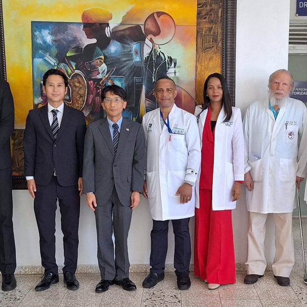 Embajador del Jap&oacute;n visita el Centro de Gastroenterolog&iacute;a de la Ciudad Sanitaria Dr. Luis Eduardo Aybar
