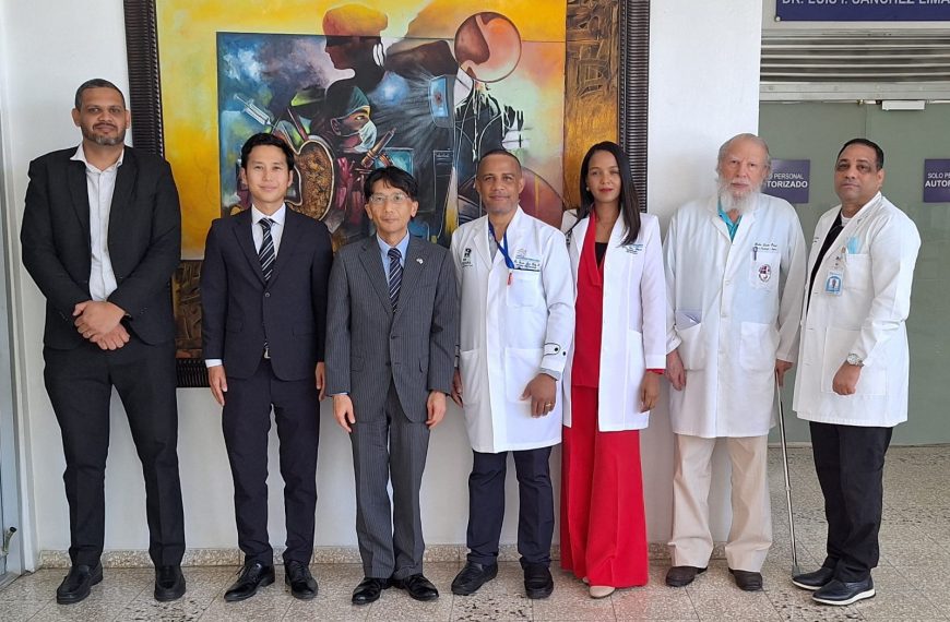 Embajador del Jap&oacute;n visita el Centro de Gastroenterolog&iacute;a de la Ciudad Sanitaria Dr. Luis Eduardo Aybar